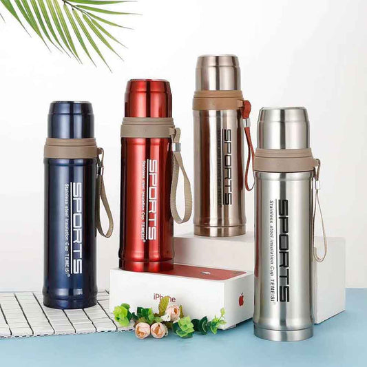 750ml red stainless steel sports bottle with double-layer vacuum insulation for temperature retention. Includes a portable rope for outdoor use.