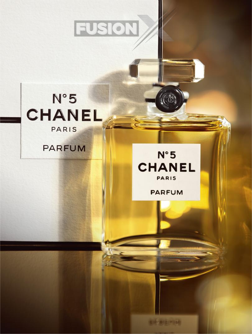 Iconic Chanel N°5 100ml perfume bottle displayed with minimal elegance.
