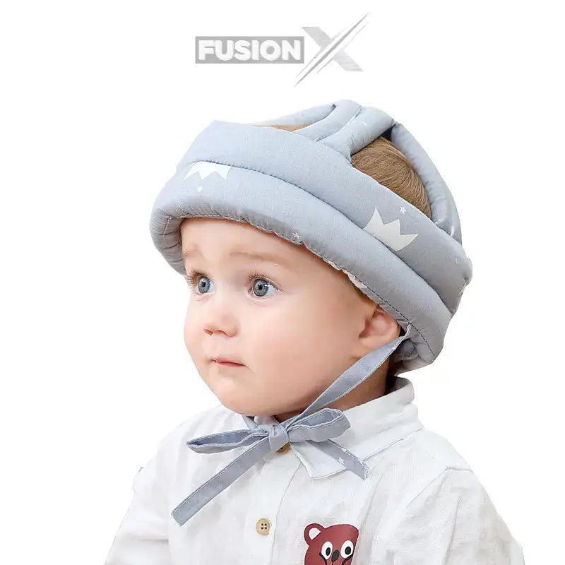 Lightweight and breathable baby safety helmet, ideal for protecting infants during crawling and playtime.