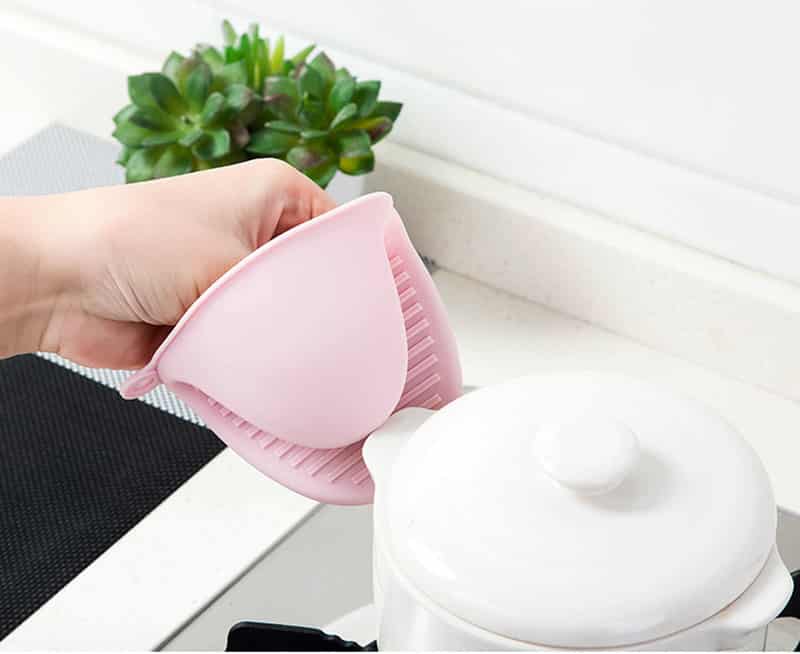 "Silicone Pot Holder Pair: Heat-resistant Kitchen Essential"